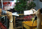 Hát karaoke lớn có thể bị xử phạt 