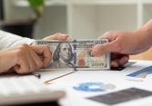 Giá USD hôm nay 15/7: Chạm mức cao nhất trong 20 năm