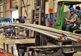 Giá thép xây dựng trong nước tiếp tục giảm