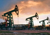Giá xăng dầu hôm nay 3/8: Dầu Brent nhích nhẹ, xăng lên theo