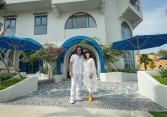 Cặp đôi Cẩm Vân - Khắc Triệu tận hưởng kỳ nghỉ dưỡng đầy sôi động tại siêu thành phố biển