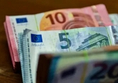 Euro xuống dưới 0,99 USD sau khi Nga ngừng cung cấp khí đốt cho châu Âu