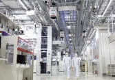Samsung tìm kiếm 'mẫu số chung' trong cuộc chiến chip Mỹ-Trung