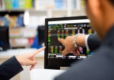 Áp lực bán ra gia tăng vào cuối phiên, VN-Index tăng chưa đến 1 điểm