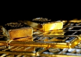 Giá vàng hôm nay 13/9: Giữ vững đà tăng nhờ USD suy yếu