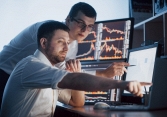 Bị ảnh hưởng bởi thị trường chứng khoán thế giới, VN-Index mất điểm