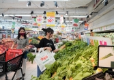 Nhiều siêu thị ở TP.HCM áp dụng các chương trình khuyến mãi hấp dẫn