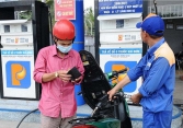 Ngân sách lãi hơn 1,6 tỷ USD từ dầu thô, liệu thuế xăng dầu có giảm?