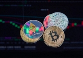 Bitcoin tiếp tục lao dốc, cá voi tăng cường tích lũy