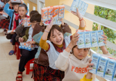 Vinamilk chung tay chia sẻ khó khăn với đồng bào miền Trung