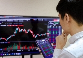 Hàng loạt nhóm ngành bứt phá, VN-Index xanh nhẹ cuối phiên