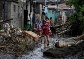 Ít nhất 98 người thiệt mạng do bão ở Philippines