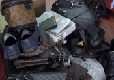 Thu giữ gần 2.000 túi xách, giày dép hiệu Louis Vuitton, Gucci, Dior... giả tại TP.HCM