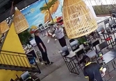 Cán bộ ném tiền trong quán ăn ở Đà Nẵng bị khiển trách