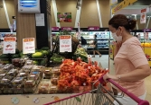 Thị trường thực phẩm ngày 25/11: Giá nhiều loại trái cây tăng mạnh