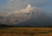 Indonesia sơ tán khẩn cấp hàng nghìn người gần núi lửa Semeru