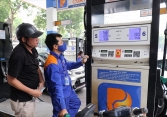 Giảm 500 đồng, giá xăng về mức dưới 20.000 đồng/lít