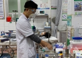 Bệnh viện lớn kêu cứu vì thiếu vật tư hóa chất, thu không đủ chi