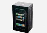 Một chiếc iPhone thế hệ đầu tiên vừa được bán với giá 63.356 USD