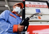 Giá xăng giảm nhẹ, RON95 còn hơn 23.300 đồng/lít