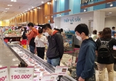 Một số siêu thị giảm giá các mặt hàng thực phẩm tươi sống