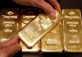 Giá vàng thế giới hướng tới mức 2.000 USD/ounce