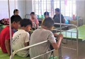 Xác định 4 người tặng bóng bay khiến 31 học sinh tiểu học bị ngộ độc