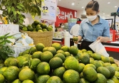 Nhiều loại trái cây giảm giá mạnh, sức mua vẫn yếu