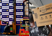 Walmart bất ngờ vượt Amazon trong cuộc chiến bán lẻ trực tuyến tại Ấn Độ