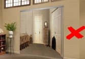 Có nên đặt gương đối diện cửa ra vào không?