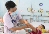 Bệnh tay chân miệng tăng cao, bệnh viện ở miền Tây cạn thuốc điều trị