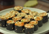 Món ngon mỗi ngày: Cách làm kimbap bắp cải đậu hũ đơn giản, thanh đạm