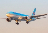 Korean Air chuẩn bị cân hành khách trước khi bay