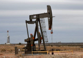 Giá dầu tăng cao sau khi IEA dự báo OPEC+ quyết định cắt giảm sản lượng