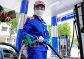 Giá xăng tăng mạnh, gần 1.000 đồng mỗi lít