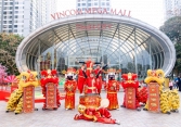 Hàng vạn người dân đổ về các TTTM Vincom khai xuân Giáp Thìn