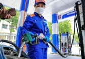 Giá xăng giảm mạnh, về dưới 20.000 đồng/lít