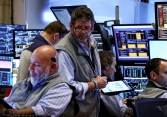 S&P 500 lên mức cao kỷ lục mới, Dow Jones lần đầu tiên đạt 43.000 điểm 