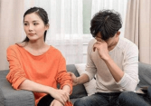 Mua nhà mới để chuẩn bị đám cưới thì xuất hiện 1 nhân vật hành vi khó hiểu, chàng trai nhất quyết chia tay