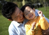 Dù gia đình giàu hay nghèo, nếu bố cùng con làm 4 việc này thì con lớn lên dễ thành công, mẹ cũng được “hưởng lợi”