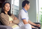 Phụ nữ sau khi ngoại tình thường có 4 dấu hiệu này, không 'lệch' đi đâu được