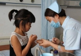 Cô con gái 13 tuổi bị chê có thân hình 'bốc mùi', sau khi khám, bác sĩ giận dữ tố người mẹ quá vô trách nhiệm
