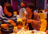 'Lỡ dại' đưa con đi họp lớp, về nhà tôi bị loại ra khỏi nhóm trò chuyện chung, tình bạn 20 năm cũng tan vỡ