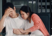 Thấy chồng tôi cầm sổ đỏ trên tay, chị giúp việc liền tiết lộ bí mật bấy lâu và muốn đóng góp 1 tỷ