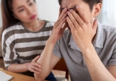 Tháng nào vợ cũng tiêu hết 30-40 triệu, tôi choáng váng nhưng vẫn phải câm nín khi vợ nói lý do