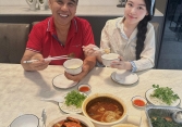 Người hâm mộ hỏi xin cách dạy con ngoan hiền, dịu dàng, bà xã Quyền Linh hé lộ bí quyết khiến ai cũng phải khen: Hay quá!