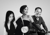 Mỹ Anh đứng chung sân khấu cùng bố Anh Quân và mẹ Mỹ Linh trong liveshow nhân Ngày gia đình Việt Nam