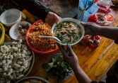 Giải mã hương vị Phở Việt qua góc nhìn của một người Mỹ