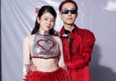 Double2T gây tranh cãi vì một bức ảnh cùng DJ Mie, bị phản ứng gắt đến nỗi phải xóa liền trong đêm!