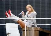 1 ngày trước khi mở màn The Eras Tour tại Singapore, Taylor Swift mở bán thêm vé giờ chót!